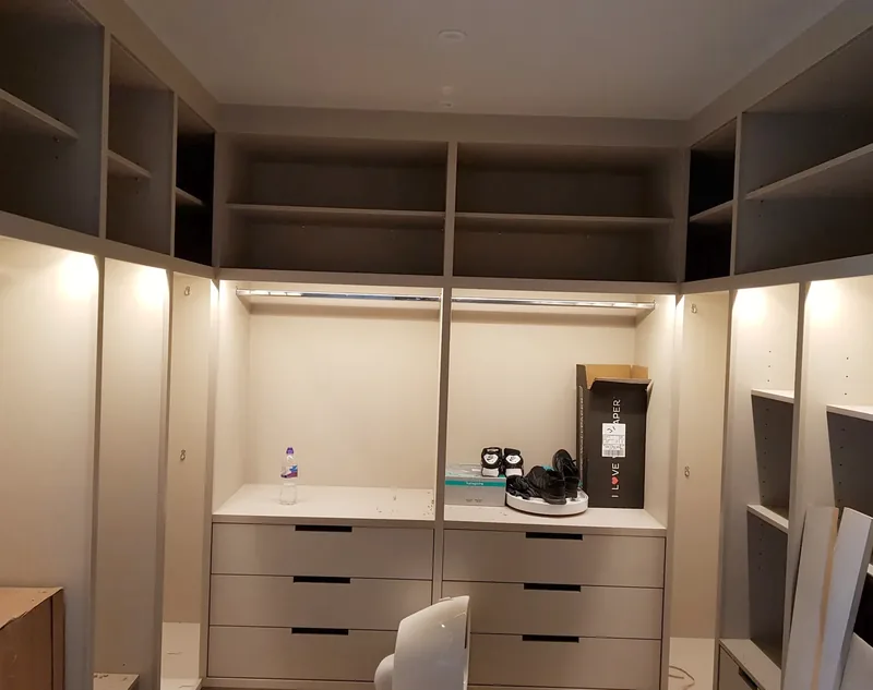 Dressing room: Built-in joinery with concealed LED strips